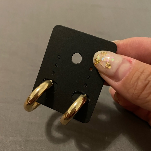 Gold elegant simple hook earring - Picture 2 of 2